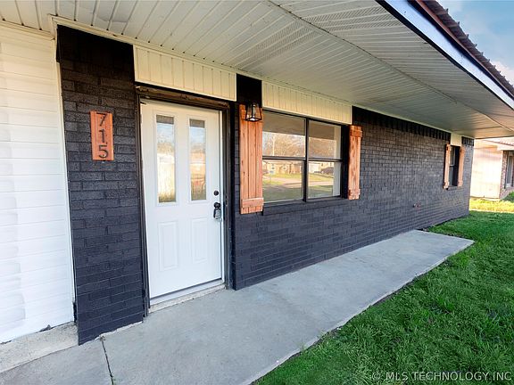 2nd image of 715 NW Bocci Dr