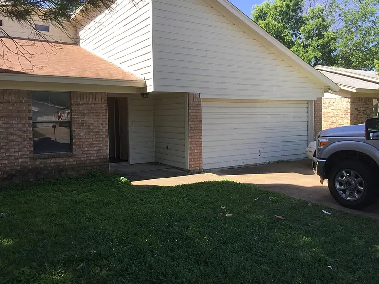 5008 Village Ct — Photo 7