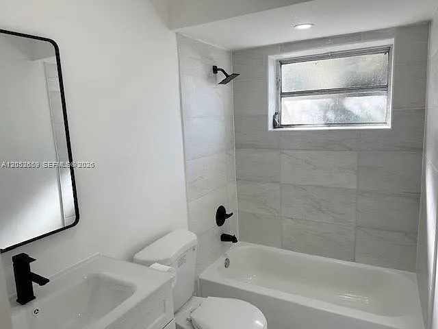890 SW 28th St #1 — Photo 8