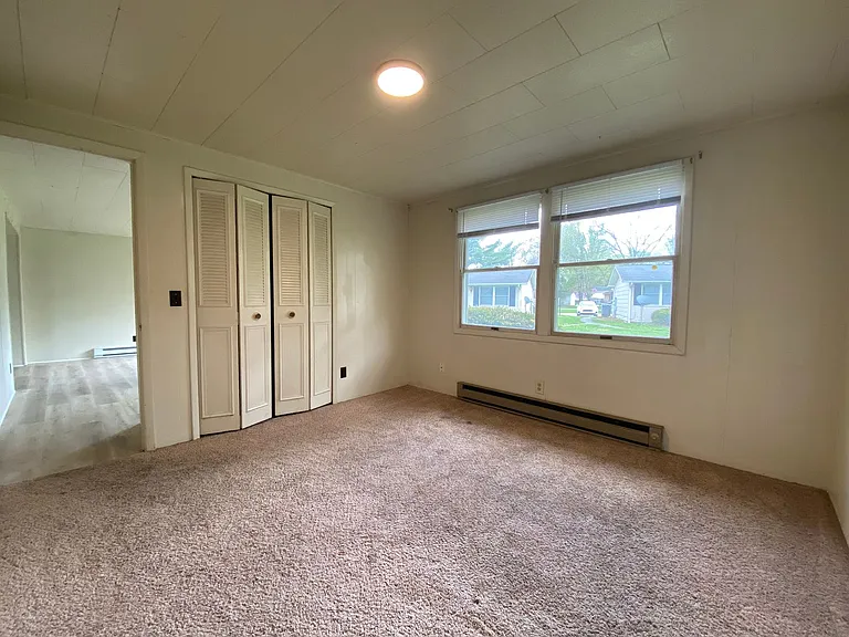 302 E Lincoln St — Photo 5