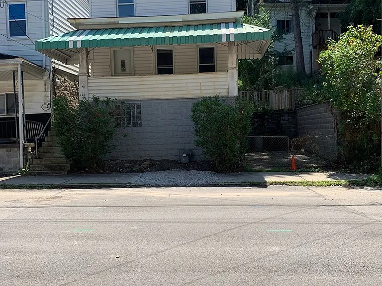 429 Grace St — Photo 1