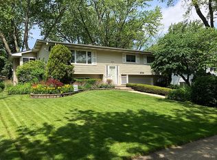 5706 Elm St, Lisle, IL 60532
