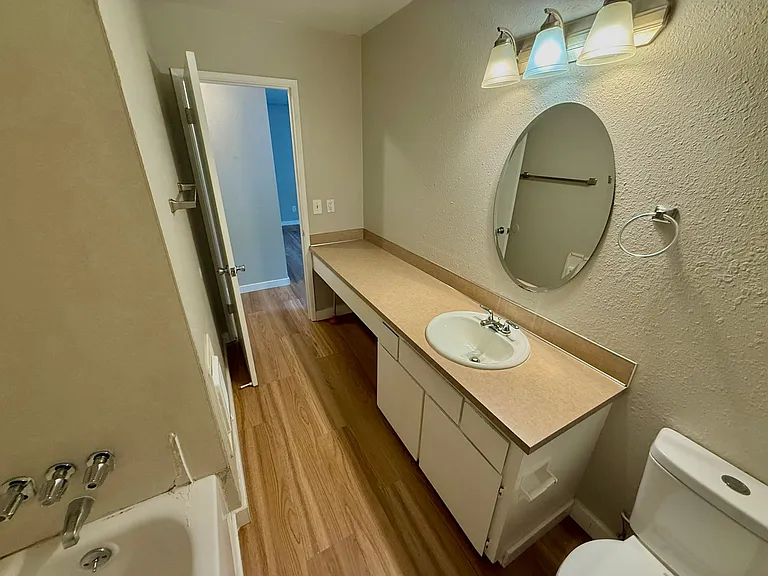 Cathedral Park Apartments — Photo 6