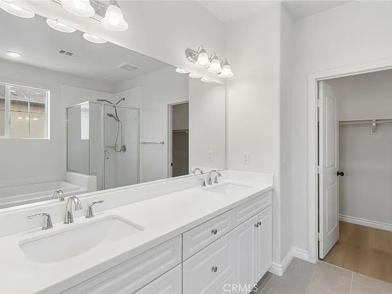 2811 E Kendall Ln — Photo 22