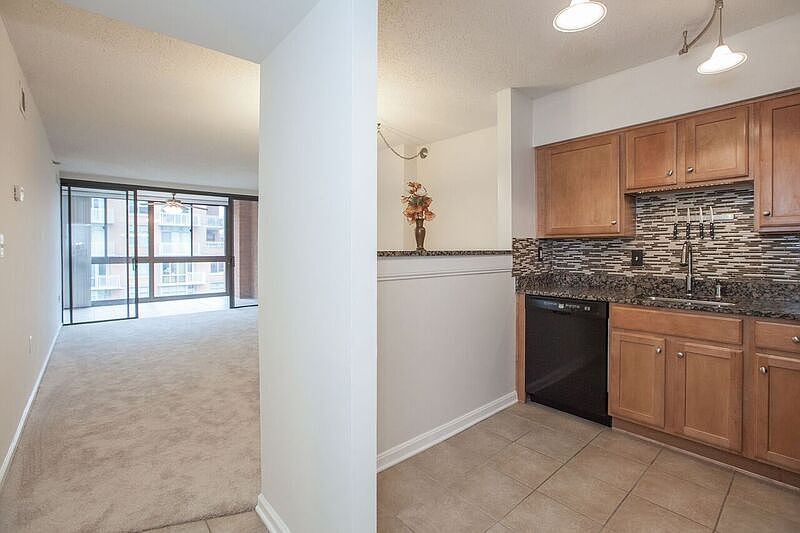1st image of 1001 N Randolph St APT 705