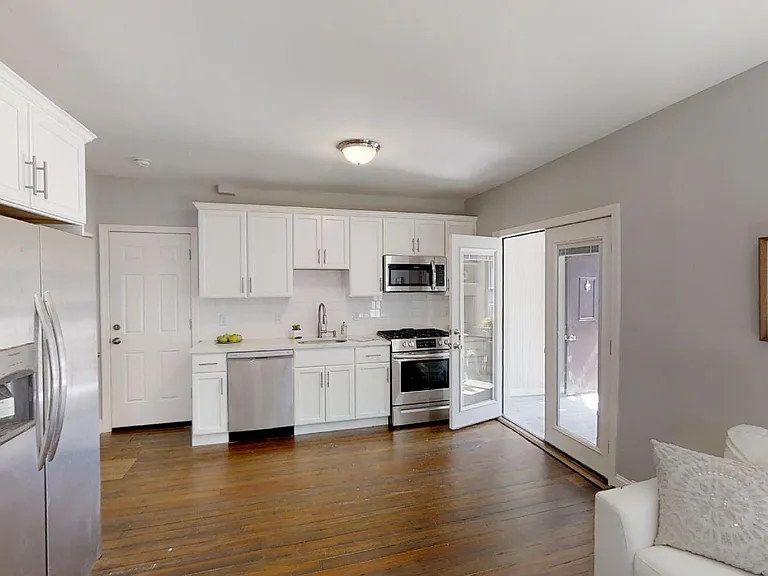 836 Canterbury St #1R — Photo 12