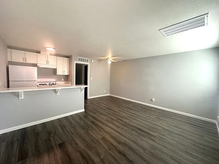 La Madera Apartments at 935 W. Swain Road — Photo 6