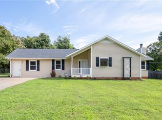 487 Raven Ridge Dr, Kernersville, NC 27284