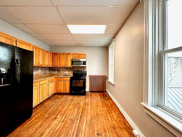 125 Baltimore St Apt B - Kitchen & Dining Area