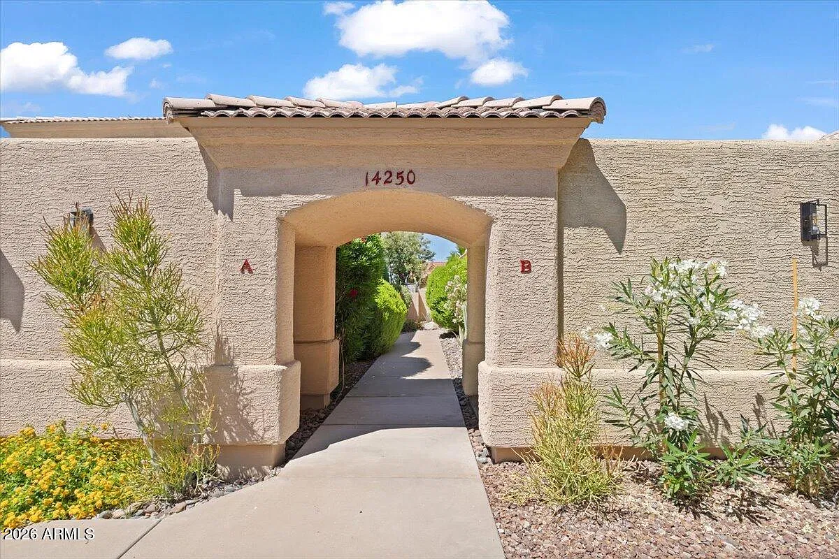 3 bed, 2.0 bath, 1432 sqft, $2,450 — Photo 2