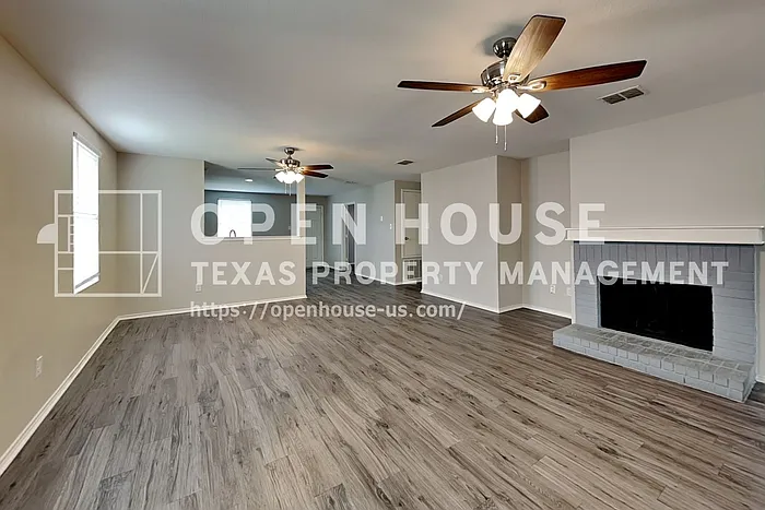 1417 Erin Dr — Photo 5