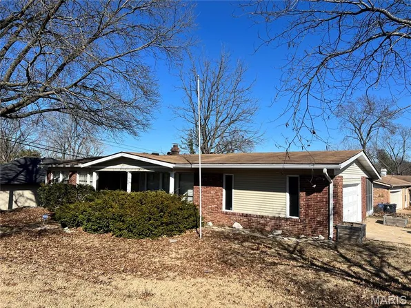 2010 Cordoba Dr, Florissant, MO 63033
