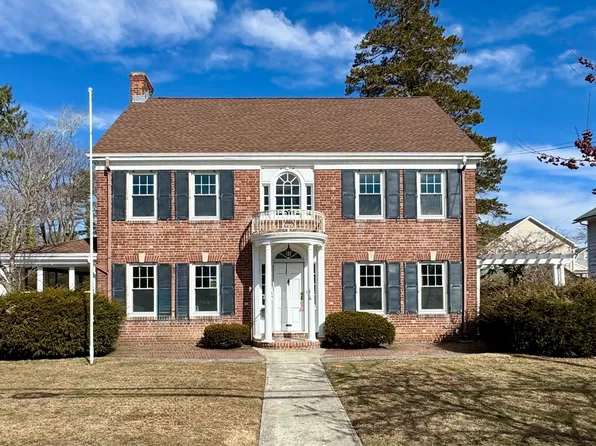 17 Bedford Avenue, Milford, CT 06460