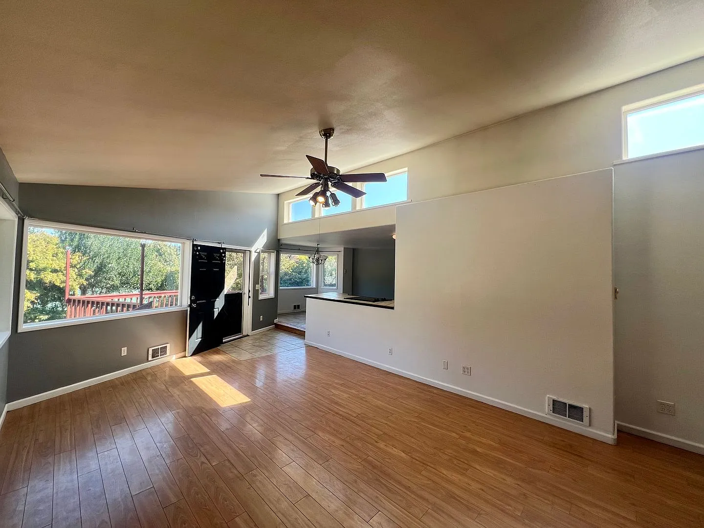2 Bedroom Home in Coos Bay — Photo 4