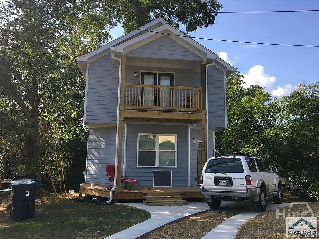3 bed, 3.5 bath, 1475 sqft, $2,500 — Photo 1