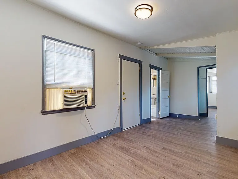 1127 Bell St — Photo 17
