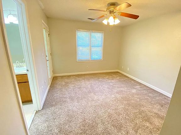 5th image of 261 Conrad Cir