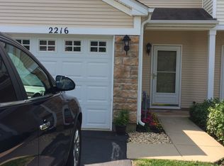 2216 Flagstone Ln, Carpentersville, IL 60110
