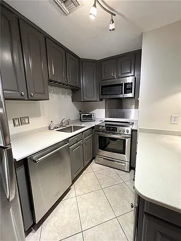 2 bed, 1.0 bath, 944 sqft, $2,700 — Photo 4