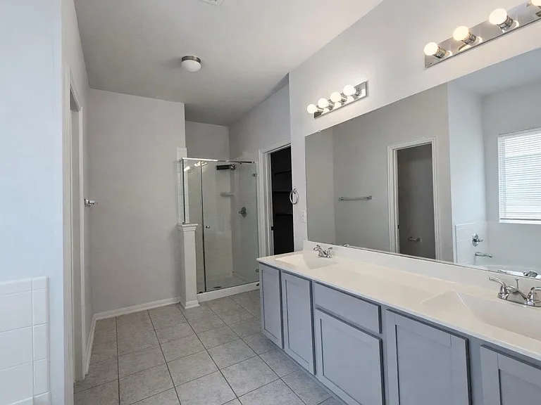 511 Pulitzer Dr — Photo 17