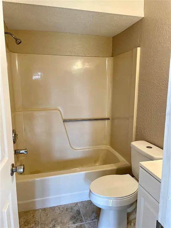 Studio, 326 sqft, $950 — Photo 3