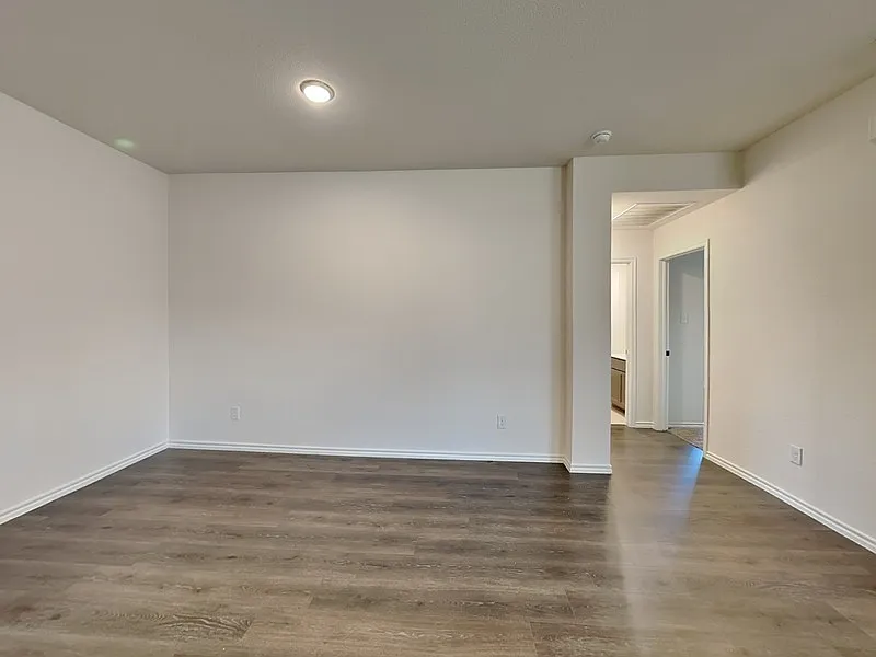 4 bed, 3.0 bath, 2084 sqft, $2,475 — Photo 4