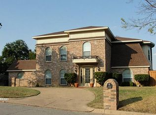 7012 Falling Springs Rd, Fort Worth, TX 76116