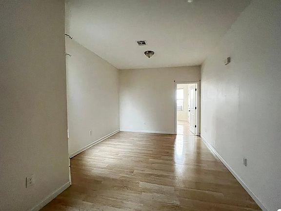 3rd image of 684 Grove St #3R