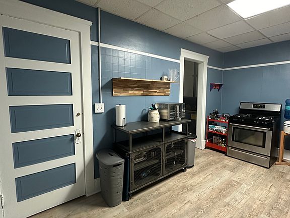 3rd image of 2033 West Blvd