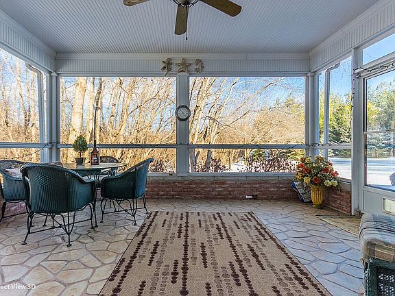 Screened in porch
12x10