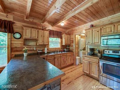635 Alta Vista Dr, Gatlinburg, TN, 37738