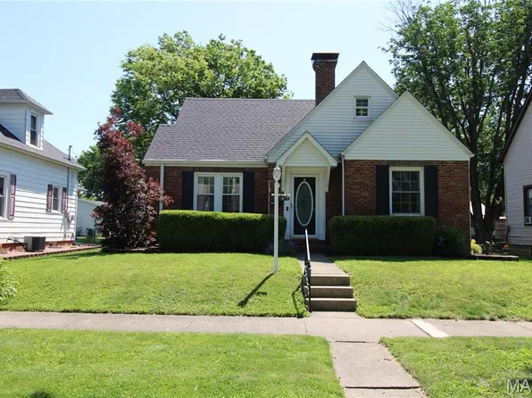 1817 Zschokke St, Highland, IL 62249