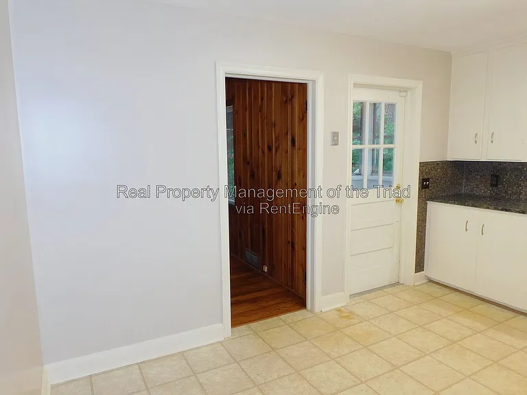715 S Hawthorne Rd — Photo 6