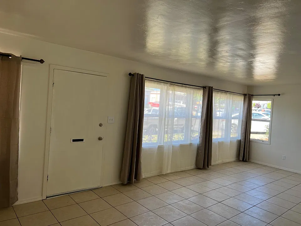 5209 La Paz Dr