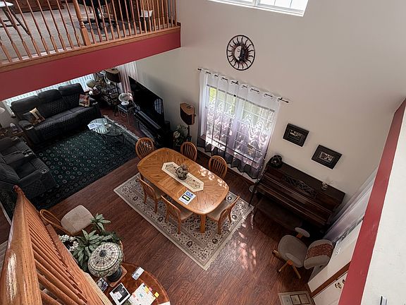 3rd image of 105 Grandview Ct