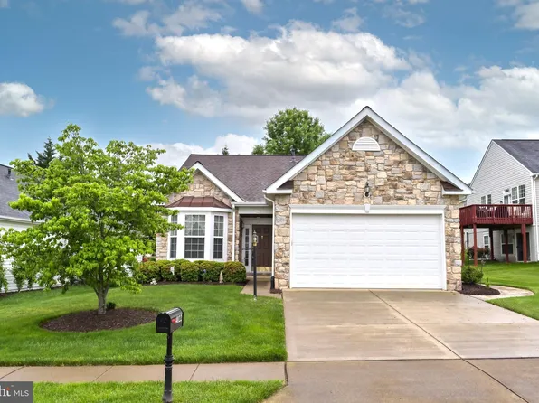4022 Lunar Eclipse Dr, Dumfries, VA 22025