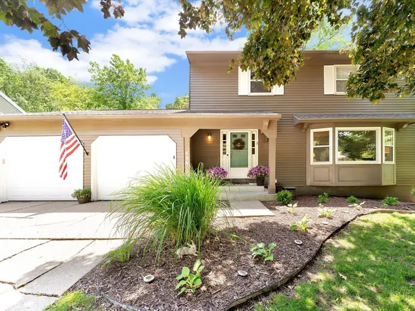 486 Edgeworthe Dr SE, Ada, MI 49301