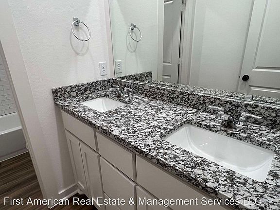 3rd image of 2604 S Fannin Ave