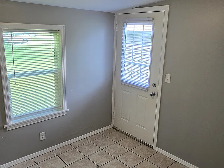 819 N Randolph St — Photo 8