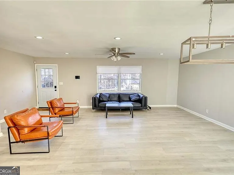 115 Hollybrook Rd — Photo 4