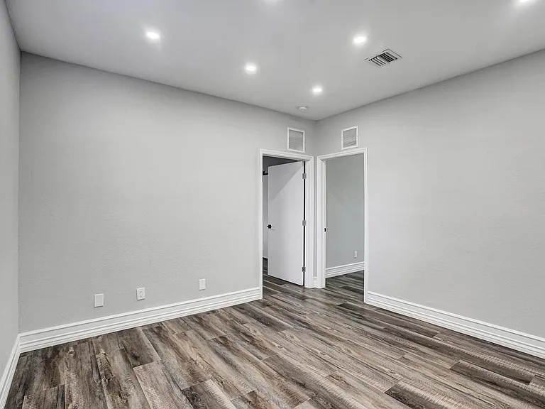 724 SW 9th St — Photo 19
