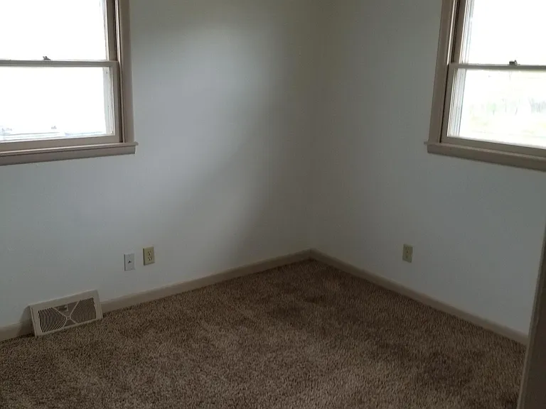 2604 Ivy Ave — Photo 3