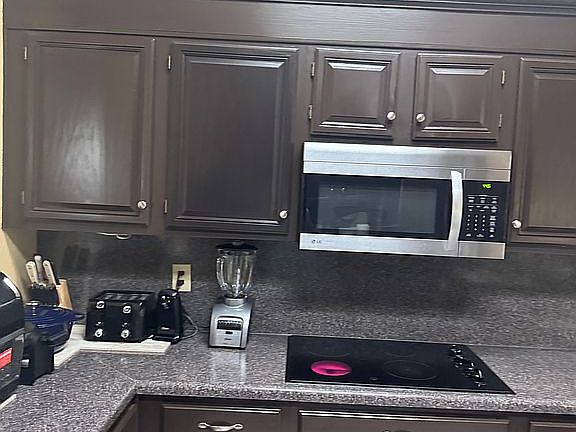 4th image of 3311 Hillpark Ln