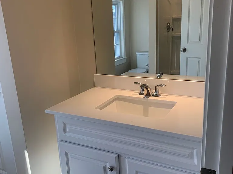 129 Kenoza Ave — Photo 26