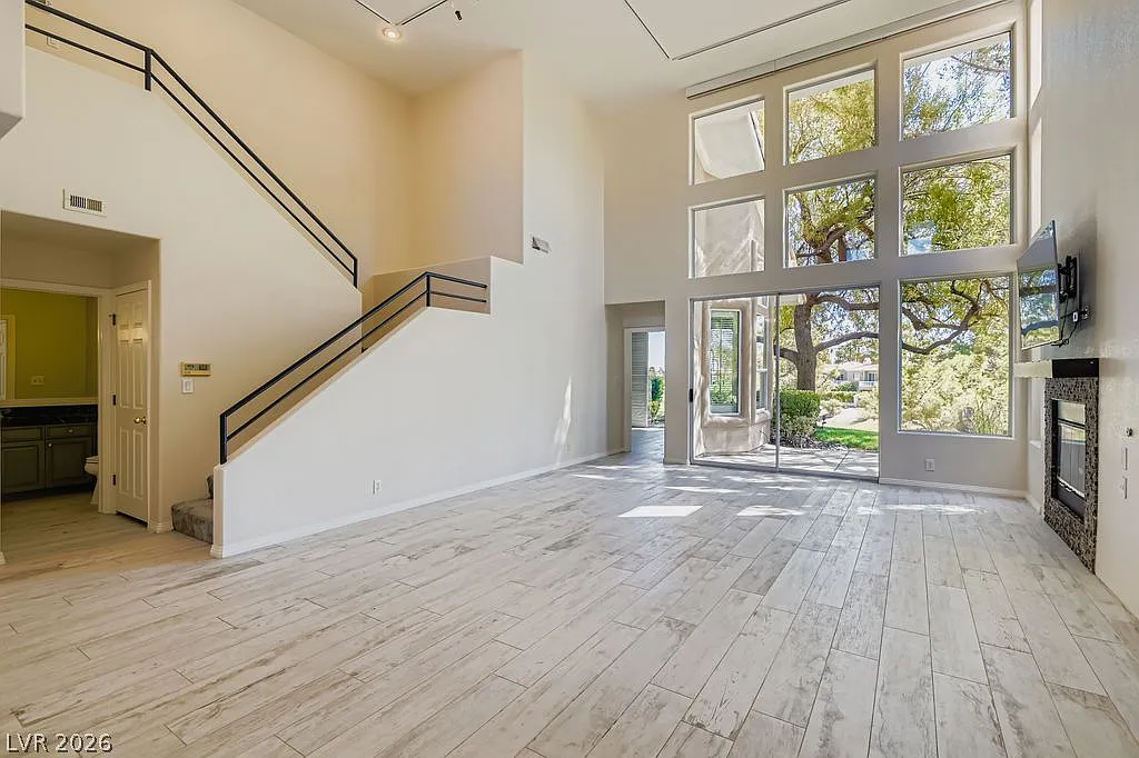 3 bed, 2.5 bath, 1734 sqft, $2,700 — Photo 2