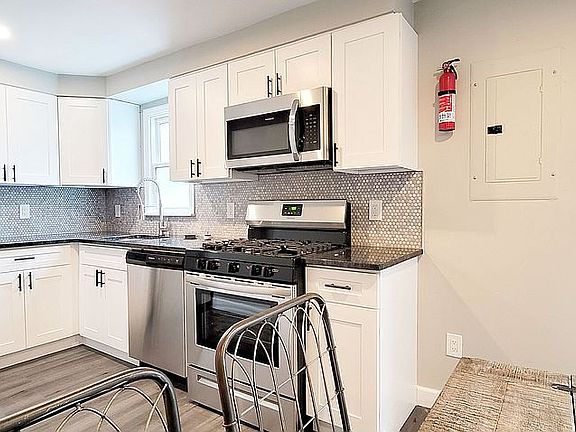 3rd image of 16 Dandridge Dr