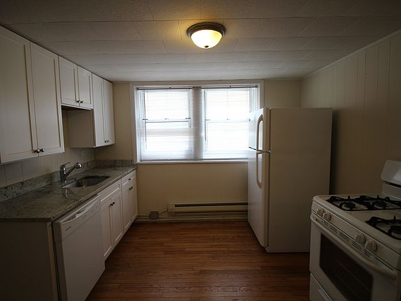 3rd image of 3115 N Monticello Ave #3115