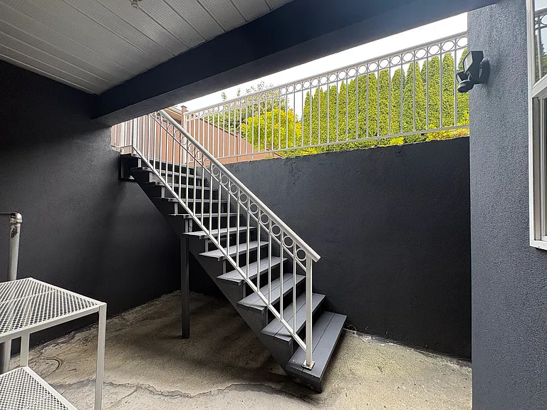 508 Duthie Ave — Photo 9