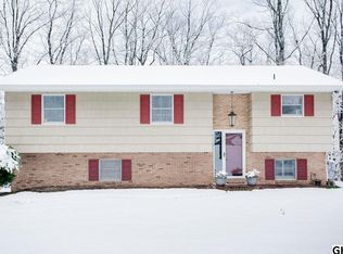 1332 Swope Dr, Boiling Springs, PA 17007