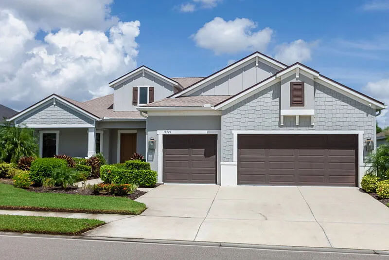 3 bed, 3.0 bath, 2552 sqft, $3,350 — Photo 2